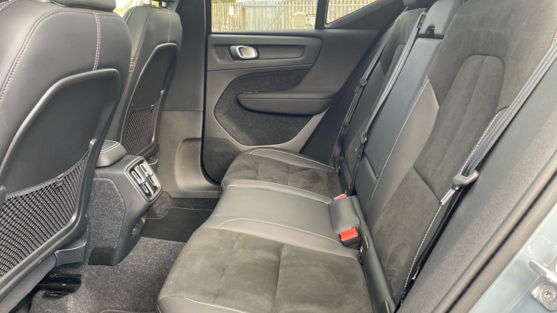 Volvo Xc40 2.0 B4P R DESIGN 5dr Auto Petrol Estate